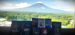 Mine bøger mount Fuji japan 2024 bedste metakognitive uddannelse mct psykoterapeut neokognitivt institut Linda Burlan Sørensen mct wells cektos
